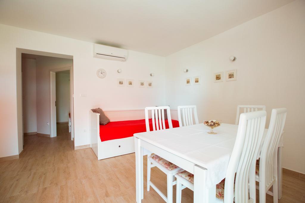 Apartments Irina Ičići Eksteriør bilde
